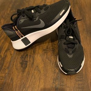 Womens Nike 72 Tennis Shoe